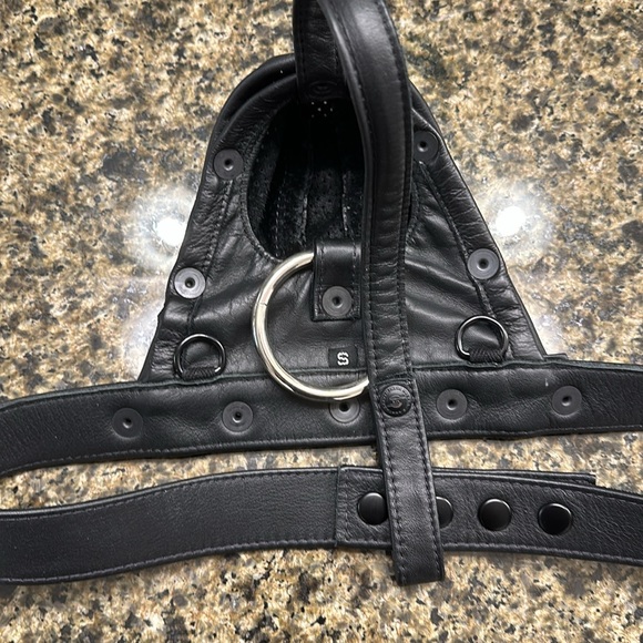 Leather Thong fits 28–32 like new! - Picture 2 of 4